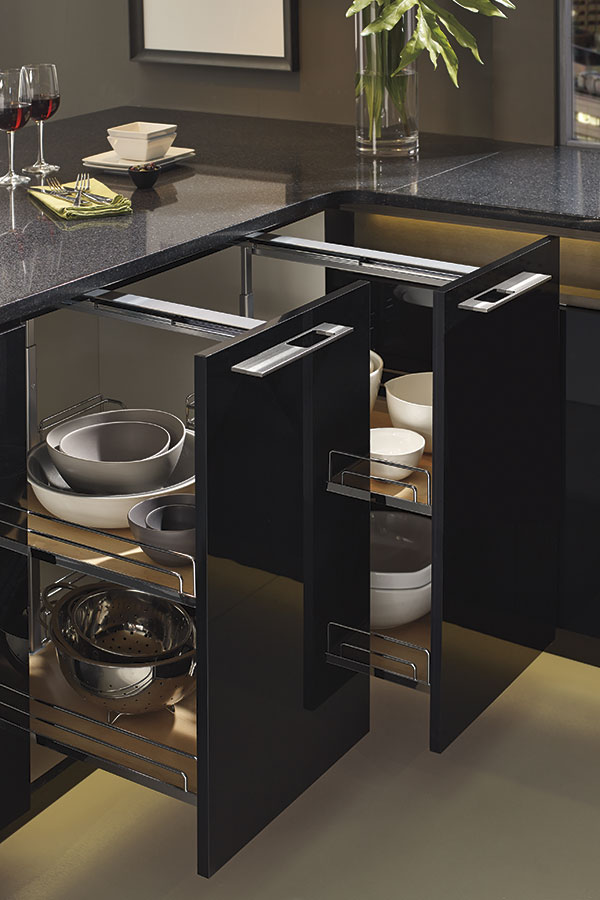 https://www.omegacabinetry.com/-/media/omegacab/products/cabinet_interiors/uufabase36pulloutyblwgpums.jpg?mw=138?w=200