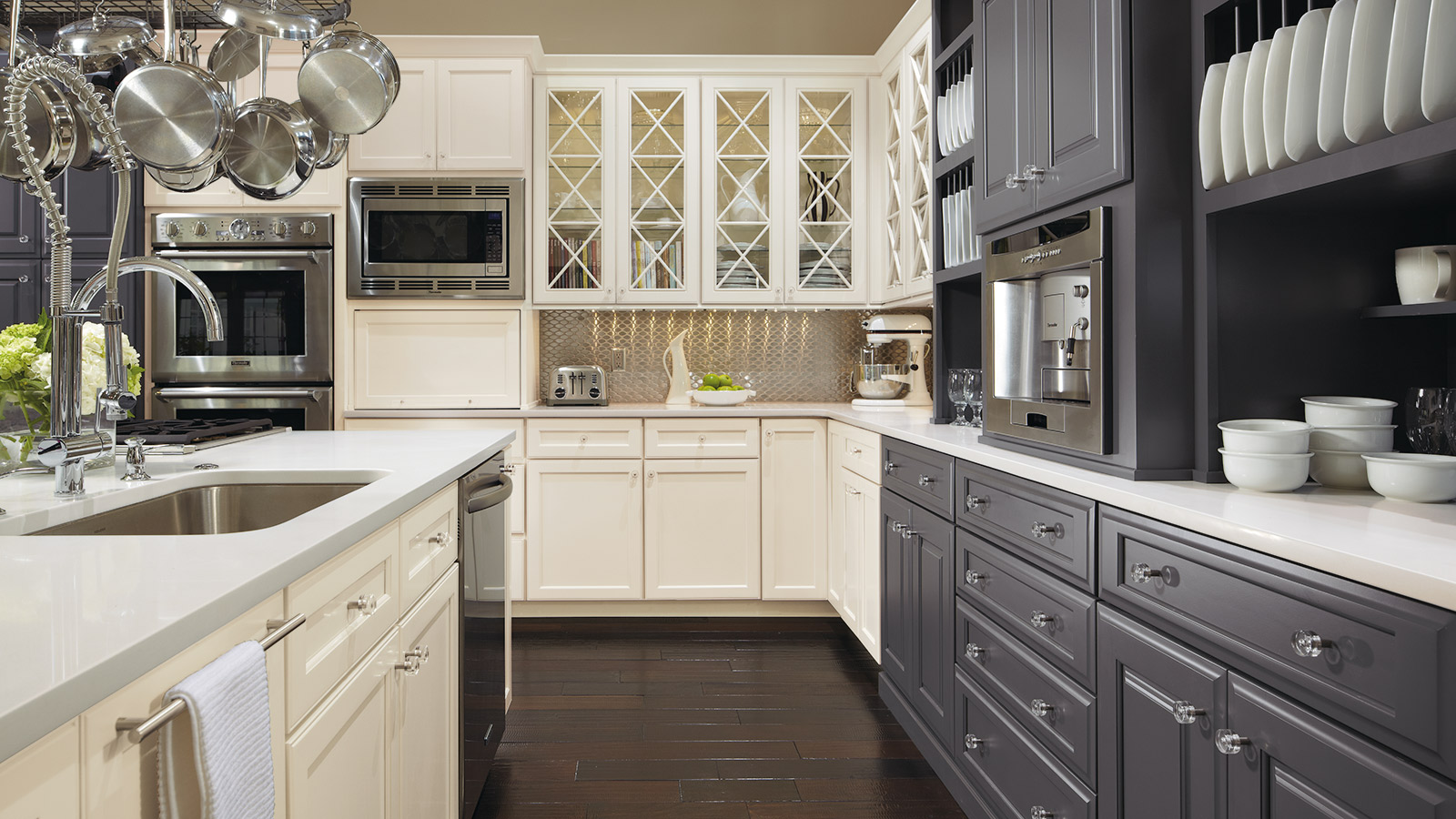 Open Kitchen Design with Custom Cabinetry - Omega